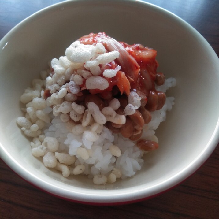 うずら卵を落とした納豆のご飯